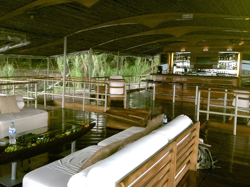 4 Days / 3 Nights On The Delfin I Luxury Amazon River Cruise 18 Delfin barlounge1