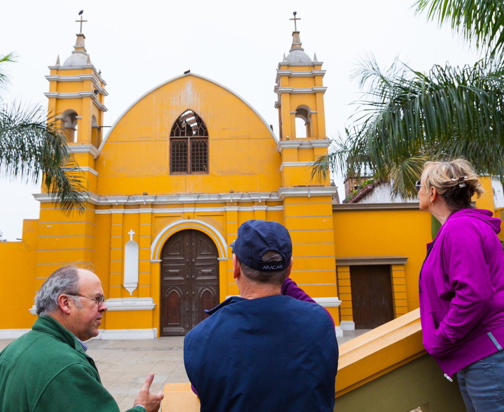 Insider experiences in Lima with John Alfredo Davis Benavides