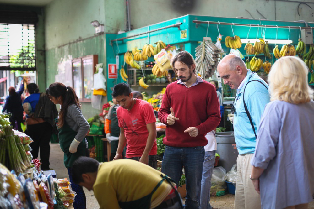 Best guiding in Lima with an Aracari friend in the city