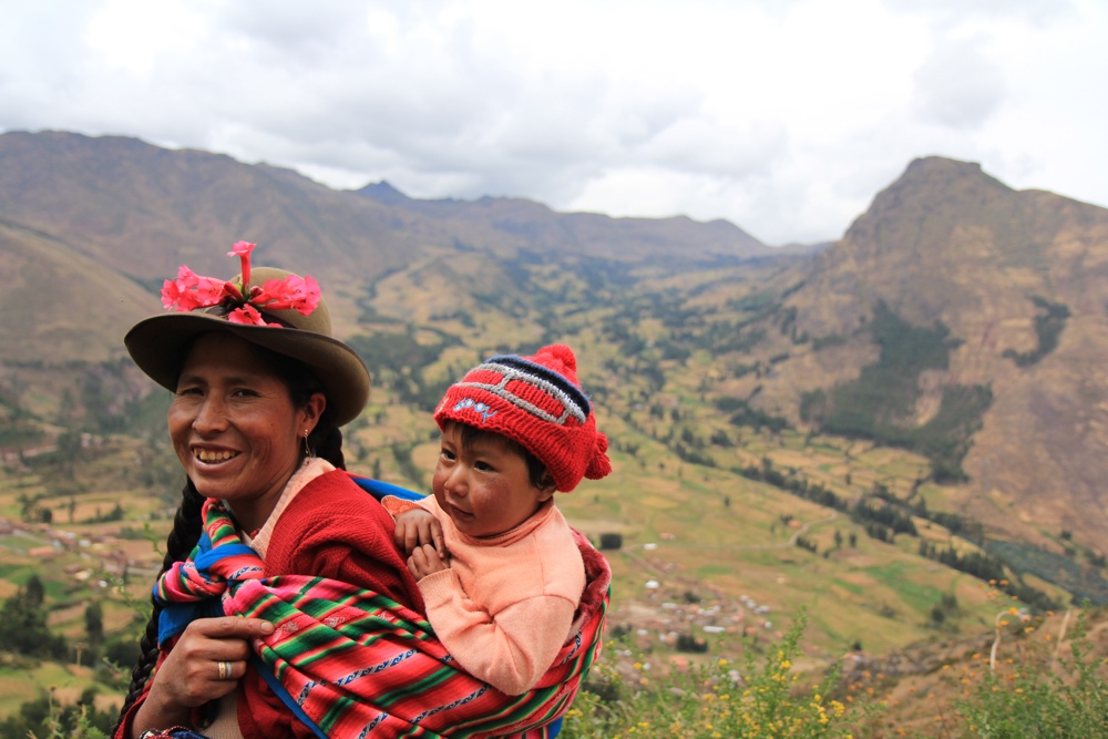 Mom and child sacred valley peru