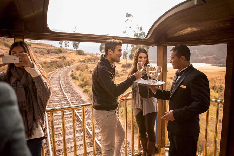 titicaca train open bar