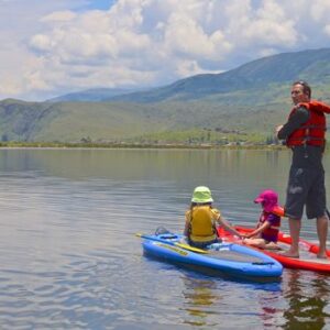 dad daughter paddle boarding