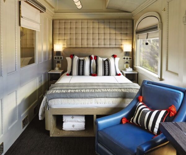Andean Explorer 04 b