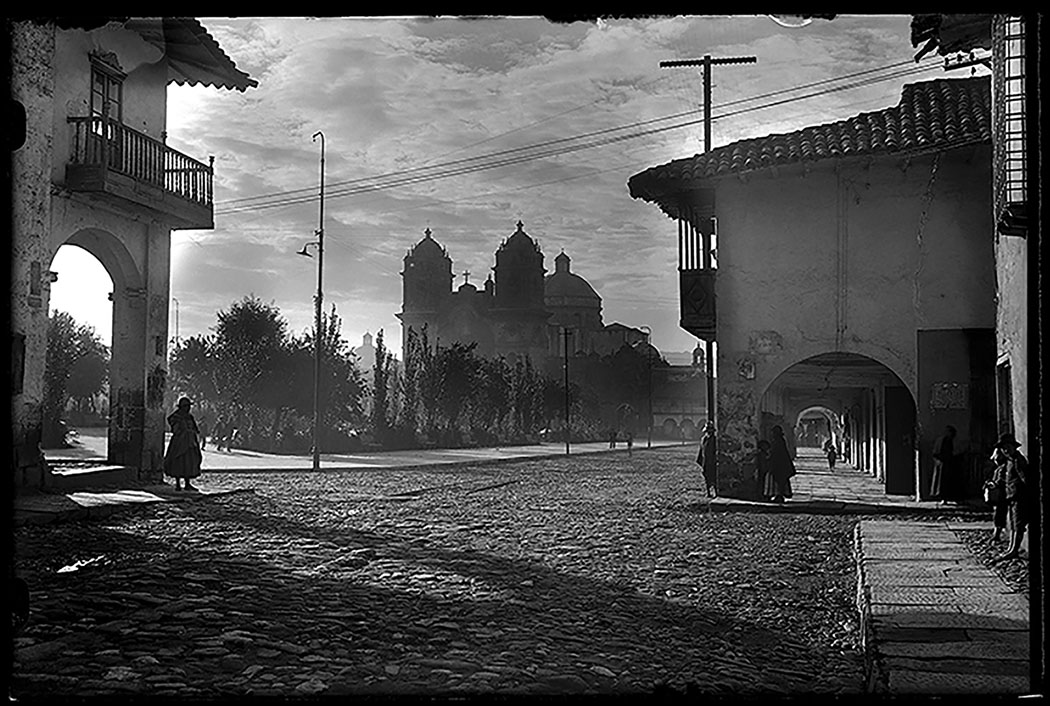 Dawn in the Plaza de Armas